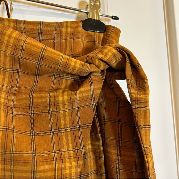 ARITZIA WILFRED DORINE MID RISE FAUX WRAP MINI SKIRT SIZE 4 IN ORANGE PLAID - Picture 2 of 12